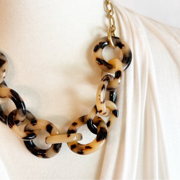 J. Crew Acrylic Tortoise Round Link Necklace Gold Tone - Picture 2 of 6